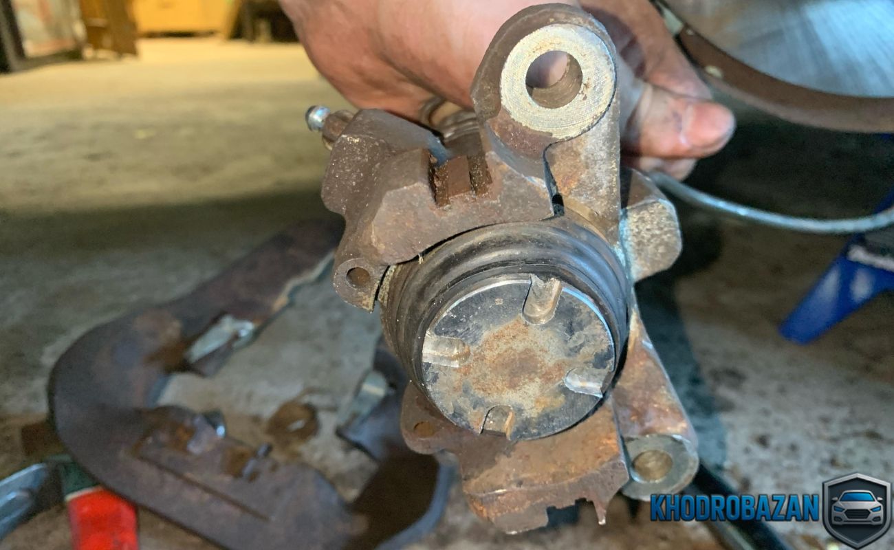 چرا پیستون ترمز برنمی  گردد؟